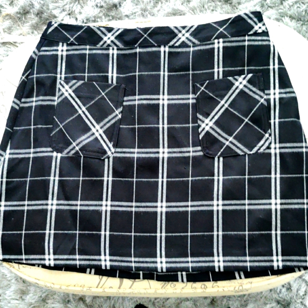 H&M skirt with front pockets size 8